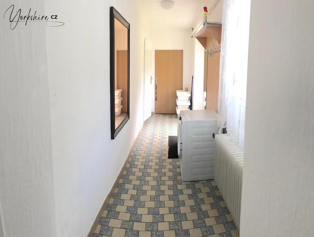 Apartment Yorkshire Bujanov Exteriör bild